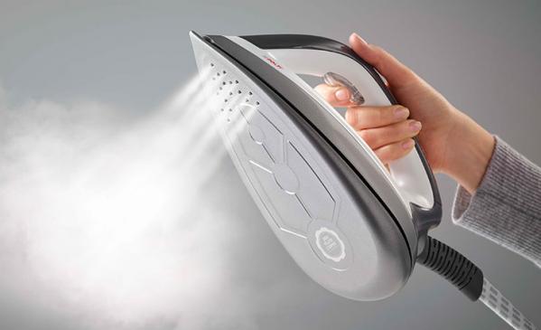 So entkalken Sie Ihr Bügeleisen. Unsere Tipps.