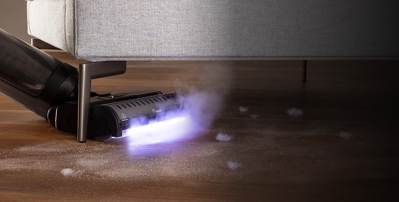 Polti RollySteam cleaning unter ein sofa